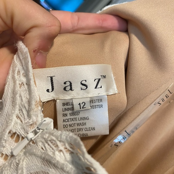 Jasz lace white dress. - Picture 4 of 6